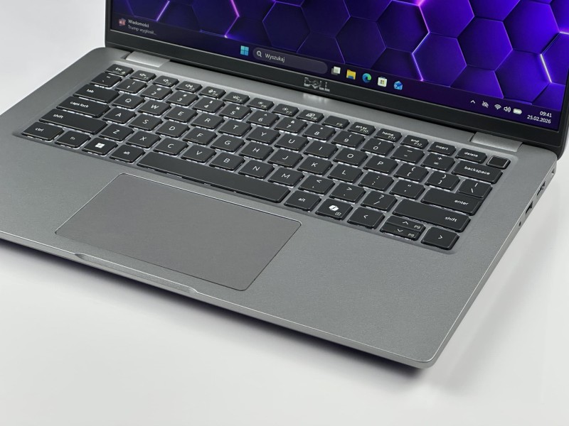 Dell Latitude 5450 z Ultra 5 135U i dotykowym ekranem 14” FHD. Wydajny laptop biznesowy do pracy biurowej, zdalnej i mobilnej (5).JPG