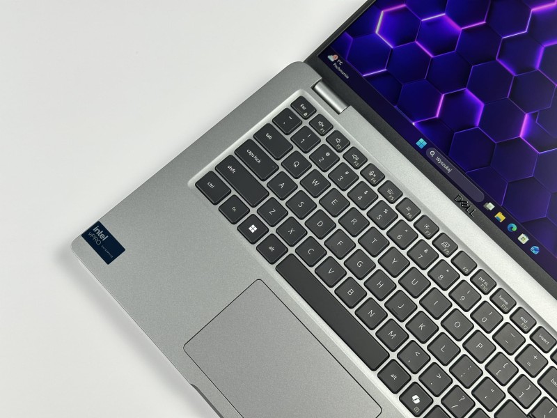 Dell Latitude 5450 z Ultra 5 135U i dotykowym ekranem 14” FHD. Wydajny laptop biznesowy do pracy biurowej, zdalnej i mobilnej (9).JPG
