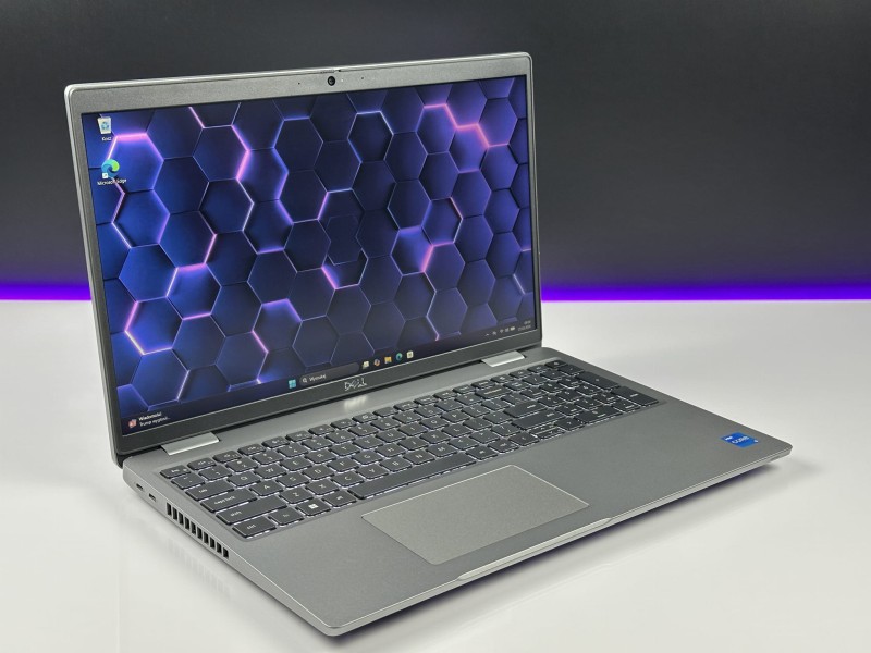 Dell Latitude 5520 z i5-1135G7, matrycą FHD, klawiaturą US (PL QWERTY) – mobilny laptop biznesowy stworzony do pracy w każdych warunkach.