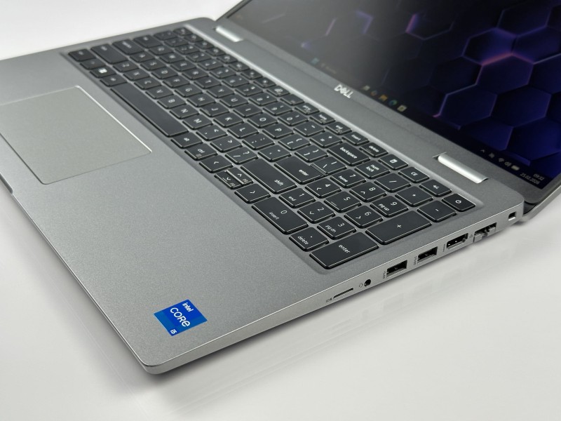 Dell Latitude 5520 z i5-1135G7, matrycą FHD, klawiaturą US (PL QWERTY) – mobilny laptop biznesowy stworzony do pracy w każdych warunkach.