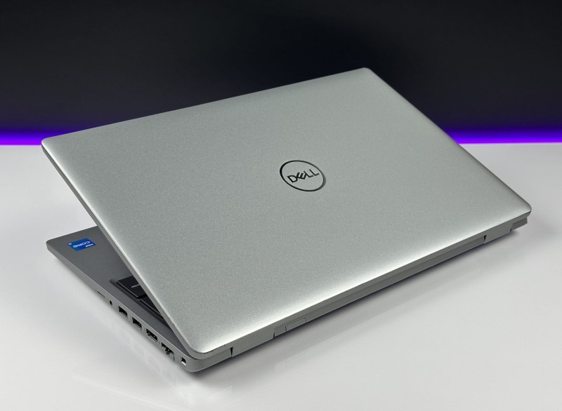 Dell Latitude 5520 z i5-1135G7, matrycą FHD, klawiaturą US (PL QWERTY) – mobilny laptop biznesowy stworzony do pracy w każdych warunkach.
