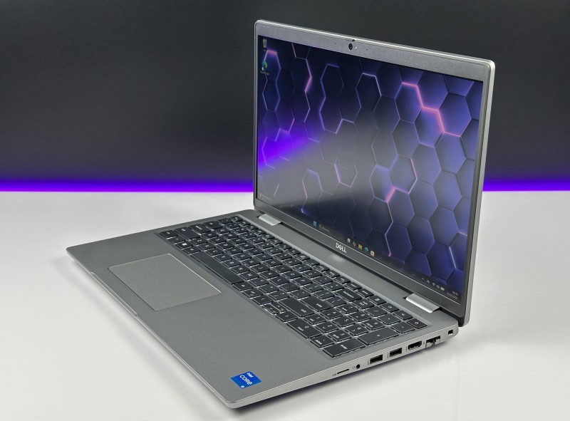 Dell Latitude 5520 z i5-1135G7, matrycą FHD, klawiaturą US (PL QWERTY) – mobilny laptop biznesowy stworzony do pracy w każdych warunkach.