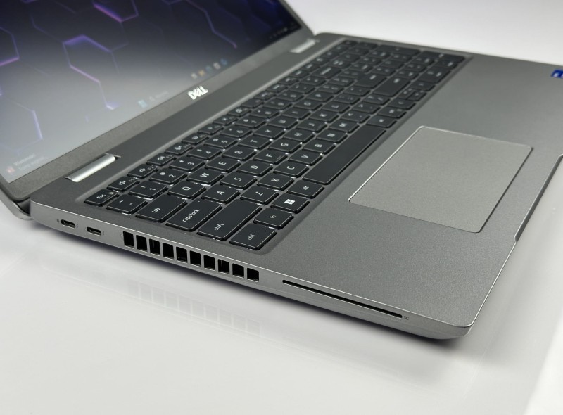 Dell Precision 3571  i7-12800H, Quadro T600 – stacja robocza stworzona do pracy w CAD, projektach 3D i profesjonalnych zastosowaniach graficznych (3).JPG