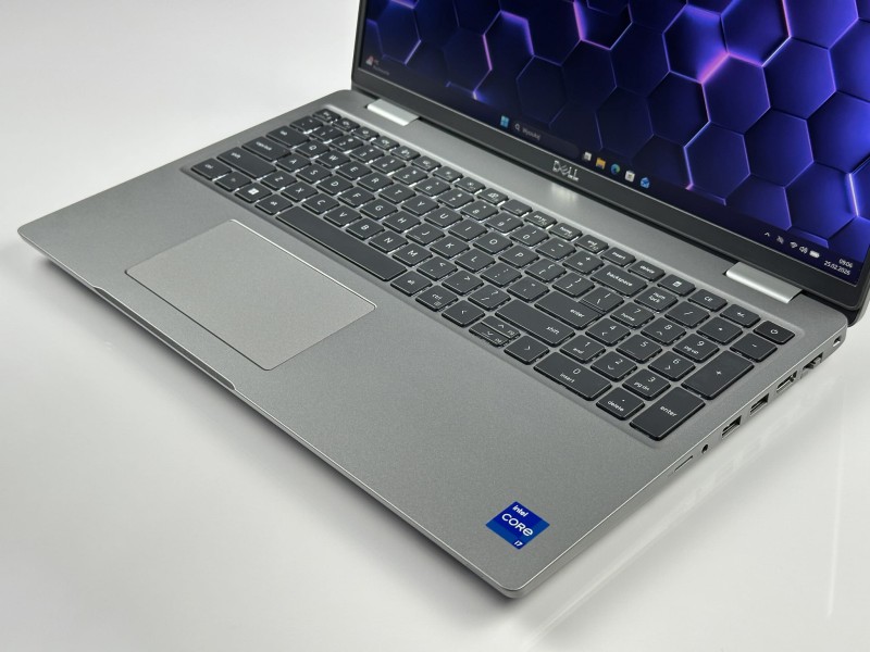 Dell Precision 3571  i7-12800H, Quadro T600 – stacja robocza stworzona do pracy w CAD, projektach 3D i profesjonalnych zastosowaniach graficznych (8).JPG