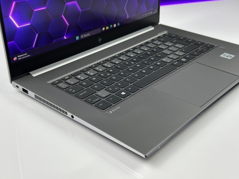 HP ZBook 15 Studio G7 – potężny i9-10885H, 32GB RAM i Quadro T2000 (4GB). Matryca FHD i wydajność stacji roboczej zamknięta w smukłej obudowie (5).JPG