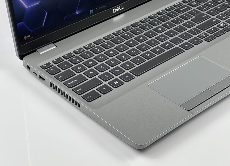Dell Precision 3551 z i9-10885H i Quadro P620 (4 GB). Laptop biznesowy 15,6” FHD - do CAD, projektów 3D i wymagających aplikacji technicznych (8).JPG