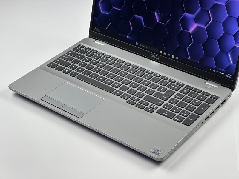 Dell Precision 3551 z i9-10885H i Quadro P620 (4 GB). Laptop biznesowy 15,6” FHD - do CAD, projektów 3D i wymagających aplikacji technicznych (11).JPG