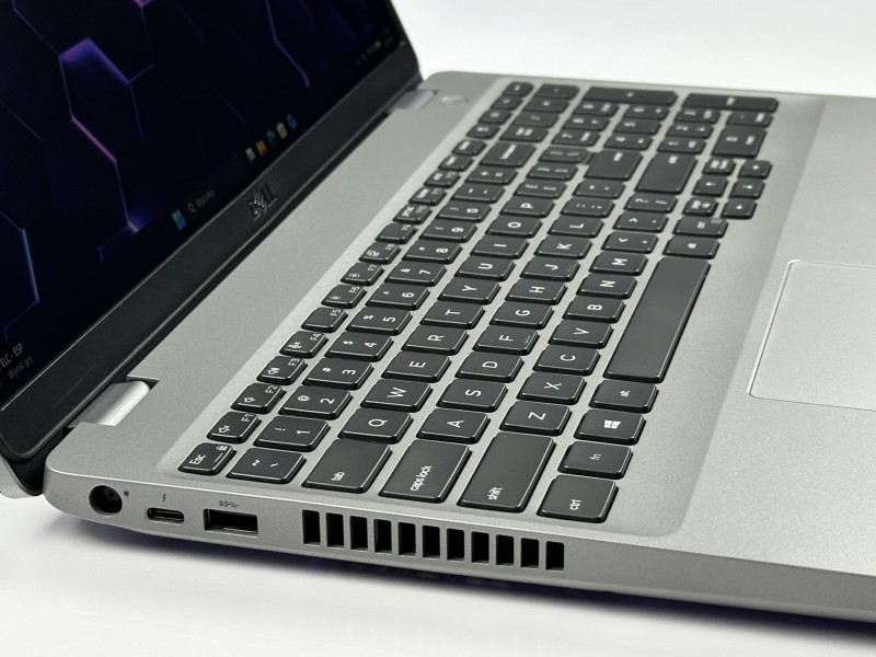 Dell Precision 3551 z i9-10885H i Quadro P620 (4 GB). Laptop biznesowy 15,6” FHD - do CAD, projektów 3D i wymagających aplikacji technicznych (14).JPG