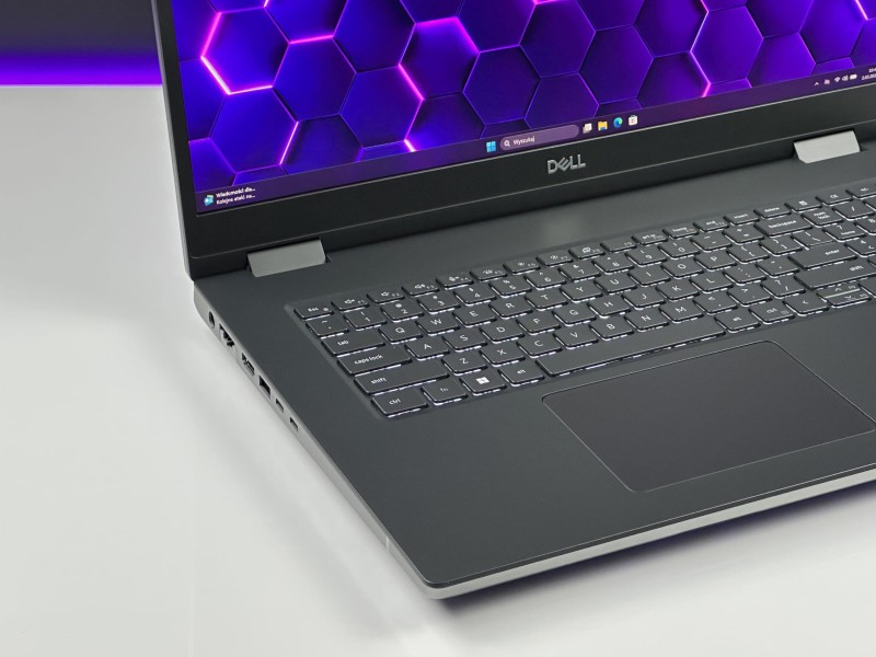 Dell Precision 7770 z i5-12600HX i RTX A3000. Duży ekran 17,3” FHD i pamięć CAMM zapewniają wydajność do CAD, 3D i projektów inżynierskich (6).JPG