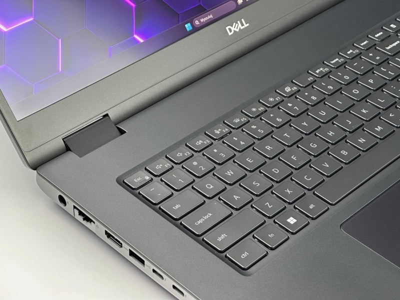 Dell Precision 7770 z i5-12600HX i RTX A3000. Duży ekran 17,3” FHD i pamięć CAMM zapewniają wydajność do CAD, 3D i projektów inżynierskich (14).JPG