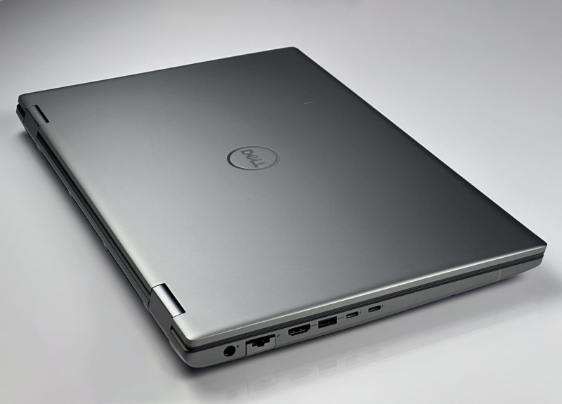 Dell Precision 7770 z i5-12600HX i RTX A3000. Duży ekran 17,3” FHD i pamięć CAMM zapewniają wydajność do CAD, 3D i projektów inżynierskich (15).JPG