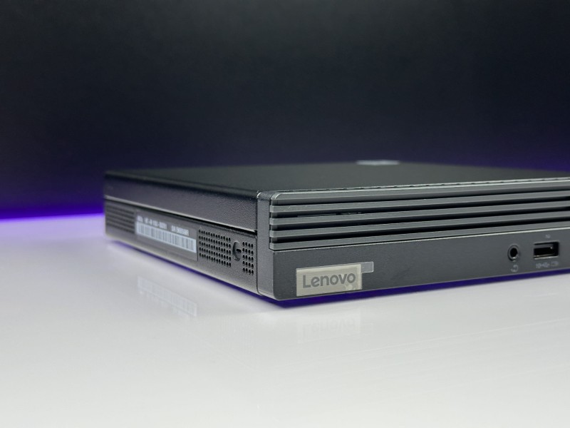Lenovo ThinkCentre M70q Gen 1 z i5-10400T i grafiką Intel UHD 630. Kompaktowy mini PC do biura i pracy firmowej, w zestawie zasilacz 65W i kabel (1).JPG