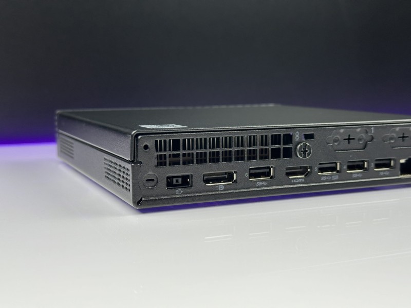Lenovo ThinkCentre M70q Gen 1 z i5-10400T i grafiką Intel UHD 630. Kompaktowy mini PC do biura i pracy firmowej, w zestawie zasilacz 65W i kabel (5).JPG