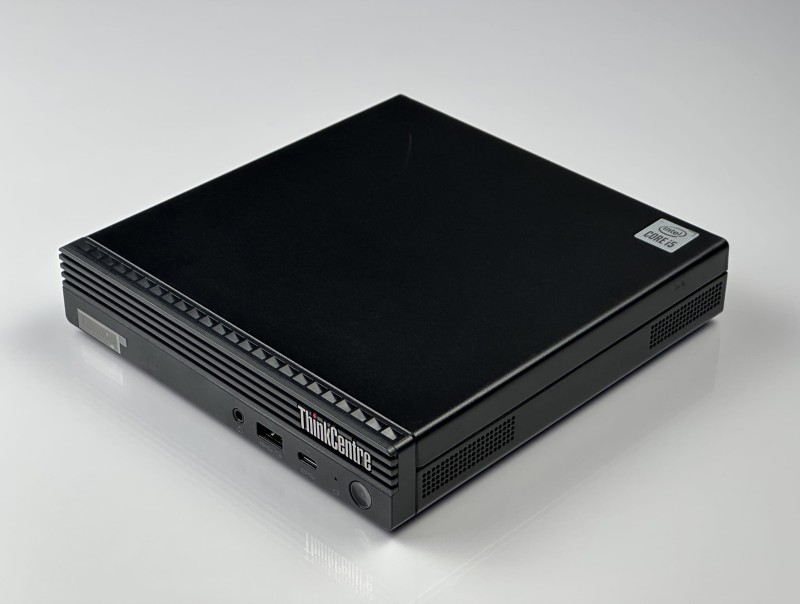 Lenovo ThinkCentre M70q Gen 1 z i5-10400T i grafiką Intel UHD 630. Kompaktowy mini PC do biura i pracy firmowej, w zestawie zasilacz 65W i kabel (8).JPG