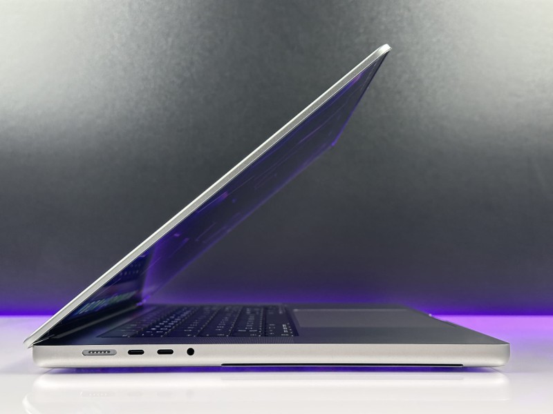 MacBook Pro 16 A2485 z M1 Pro i 16GB RAM. Ekran 16” Liquid Retina XDR zapewnia wyjątkową jakość obrazu do montażu, grafiki i pracy kreatywnej.
