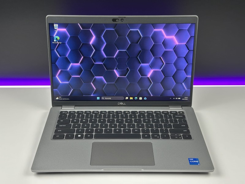 Dell Latitude 5440 z i5-1345U, matrycą FHD i klawiaturą US (PL QWERTY) – laptop biznesowy łączący wydajność, mobilność i wygodę codziennej pracy (1).JPG