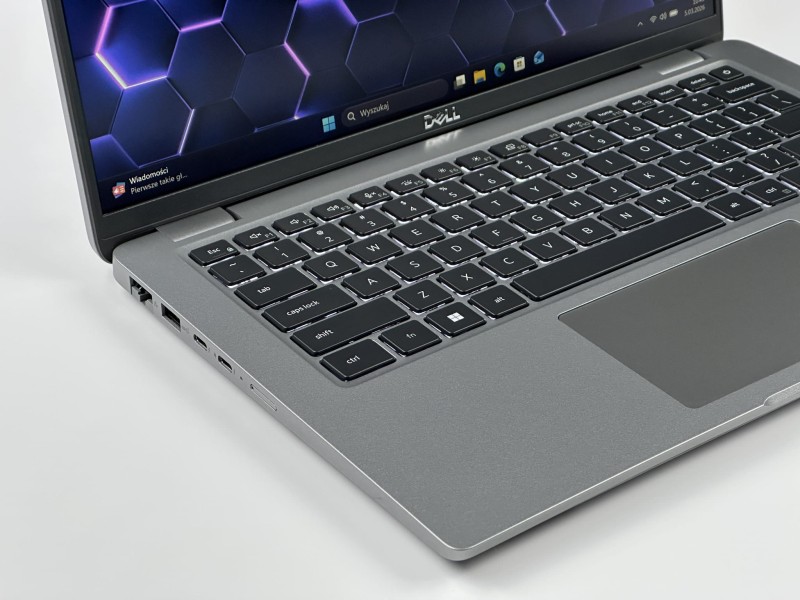 Dell Latitude 5440 z i5-1345U, matrycą FHD i klawiaturą US (PL QWERTY) – laptop biznesowy łączący wydajność, mobilność i wygodę codziennej pracy (3).JPG