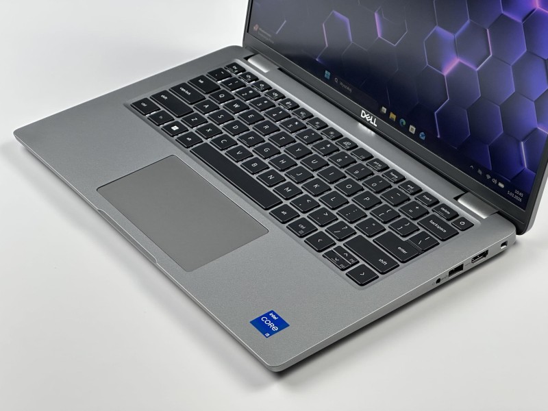 Dell Latitude 5440 z i5-1345U, matrycą FHD i klawiaturą US (PL QWERTY) – laptop biznesowy łączący wydajność, mobilność i wygodę codziennej pracy (8).JPG