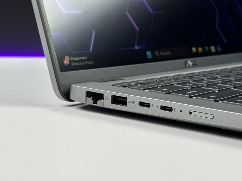 Dell Latitude 5440 z i5-1345U, matrycą FHD i klawiaturą US (PL QWERTY) – laptop biznesowy łączący wydajność, mobilność i wygodę codziennej pracy (10).JPG