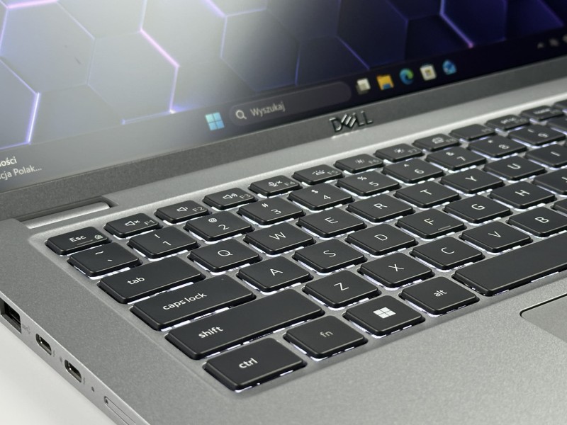 Dell Latitude 5440 z i5-1345U, matrycą FHD i klawiaturą US (PL QWERTY) – laptop biznesowy łączący wydajność, mobilność i wygodę codziennej pracy (12).JPG