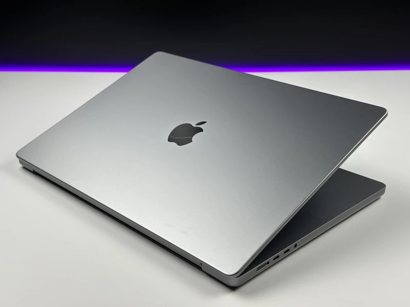 MacBook Pro 16 A2485 z M1 Pro i 16GB RAM. Ekran 16” Liquid Retina XDR zapewnia wyjątkową jakość obrazu do montażu, grafiki i pracy kreatywnej.