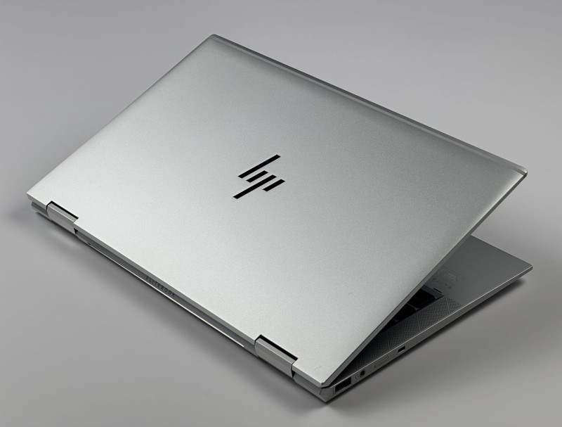 HP EliteBook x360 1030 G8 z i5-1145G7, 16GB RAM, dotykowym ekranem FHD i modemem LTE – mobilność, styl i pełna funkcjonalność.