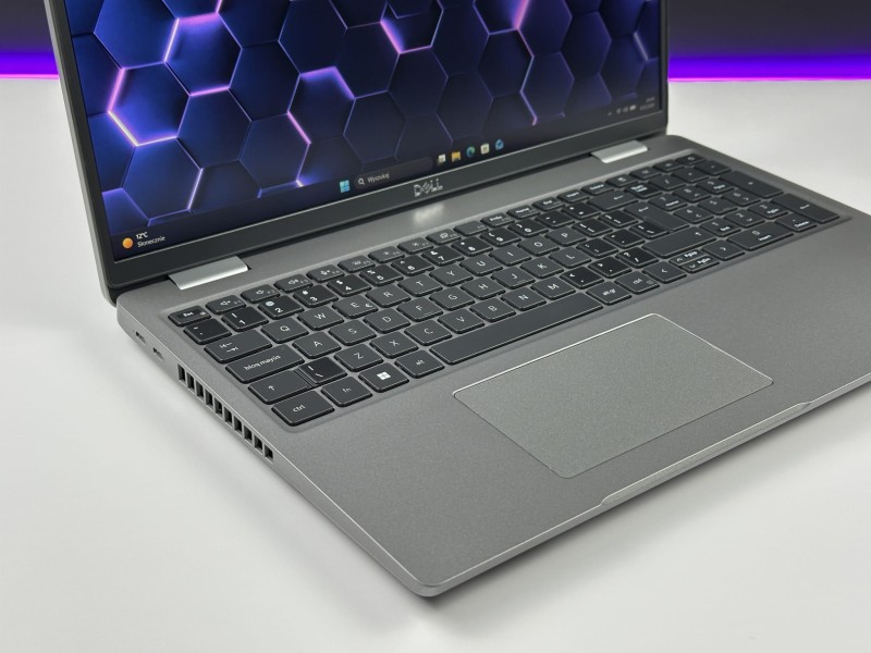 Latitude 5531 – i7-12800H i matryca FHD 15,6. Wydajny laptop biznesowy do pracy analitycznej, projektowej i zaawansowanych zadań biurowych (4).JPG