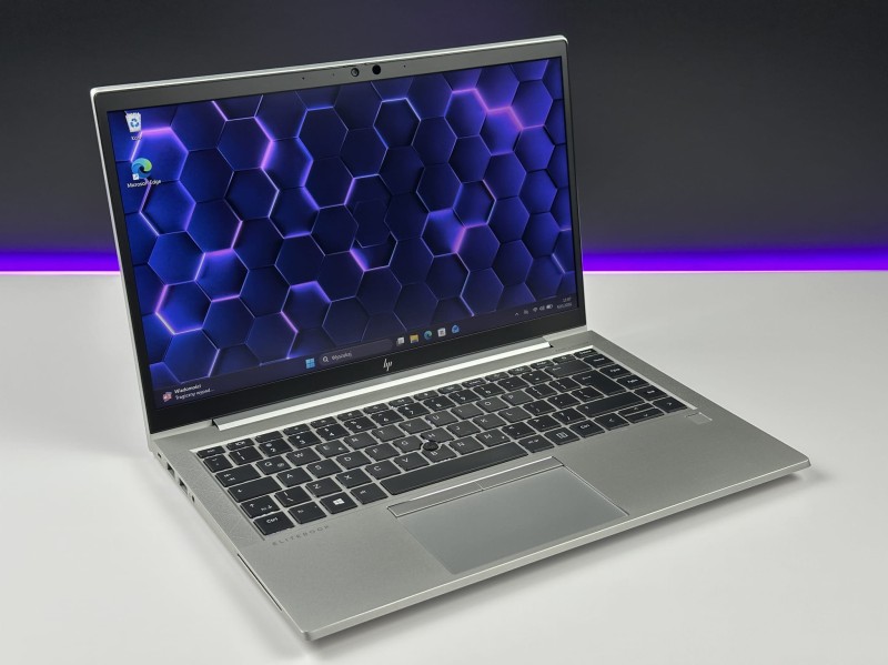 HP EliteBook 845 G8 z Ryzen 5 5650U i dotykowym ekranem 14” FHD. Biznesowy laptop z matową matrycą zapewnia komfort pracy w biurze i w podróży.