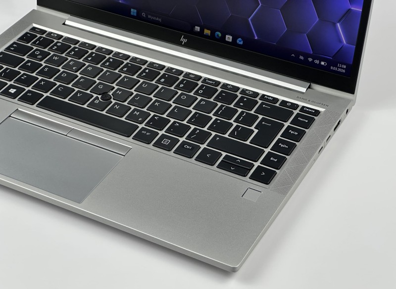 HP EliteBook 845 G8 z Ryzen 5 5650U i dotykowym ekranem 14” FHD. Biznesowy laptop z matową matrycą zapewnia komfort pracy w biurze i w podróży.