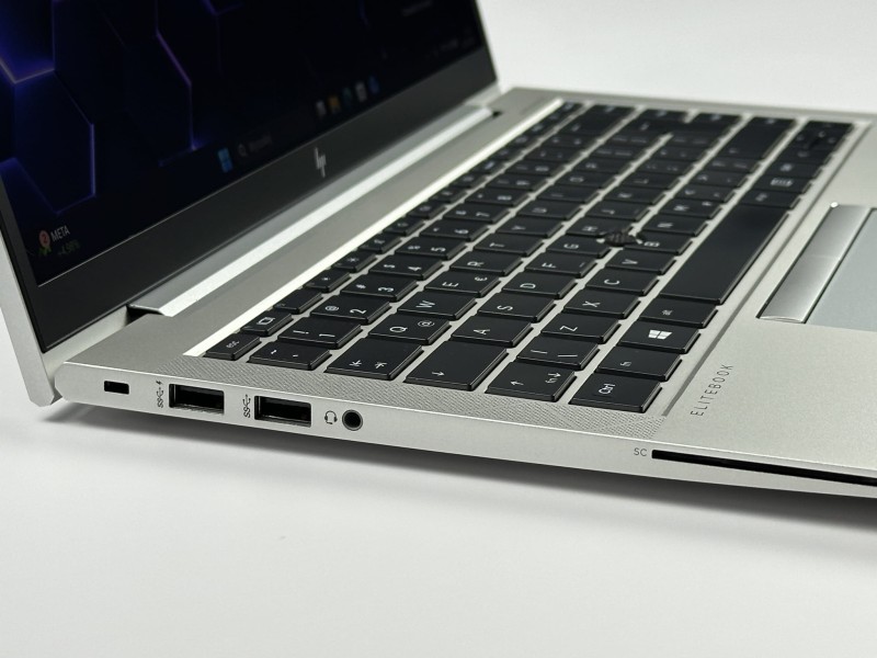 HP EliteBook 845 G8 z Ryzen 5 5650U i dotykowym ekranem 14” FHD. Biznesowy laptop z matową matrycą zapewnia komfort pracy w biurze i w podróży.