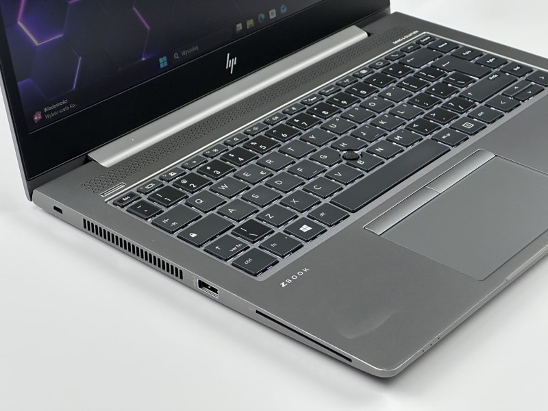 HP ZBook 14u G6 z i7-8665U i Radeon Pro WX 3200 4GB. Ekran 14” FHD z funkcją Sure View zapewnia prywatność i wydajność do pracy projektowej (5).JPG