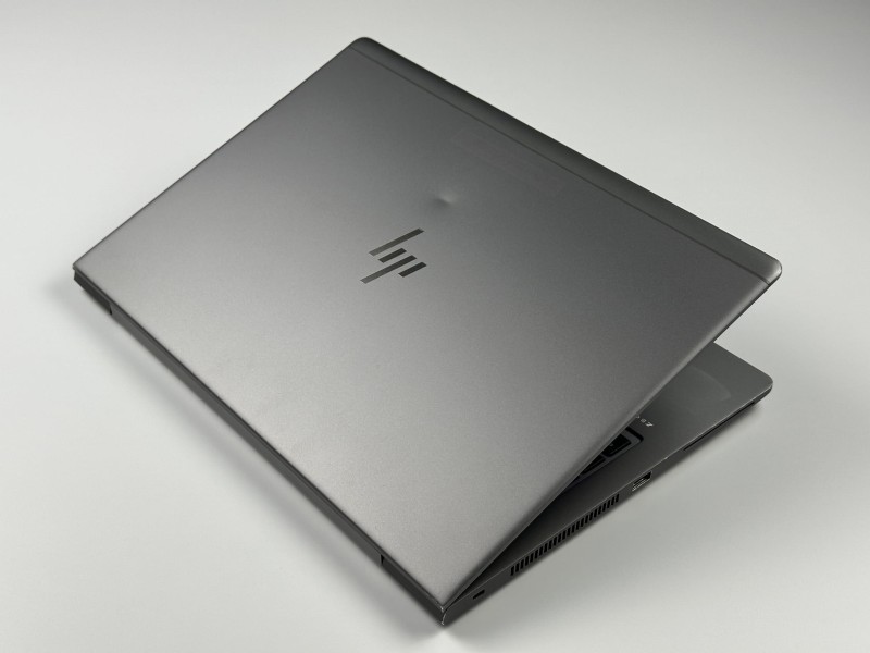 HP ZBook 14u G6 z i7-8665U i Radeon Pro WX 3200 4GB. Ekran 14” FHD z funkcją Sure View zapewnia prywatność i wydajność do pracy projektowej (9).JPG