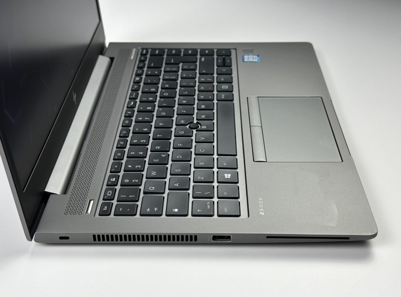 HP ZBook 14u G6 z i7-8665U i Radeon Pro WX 3200 4GB. Ekran 14” FHD z funkcją Sure View zapewnia prywatność i wydajność do pracy projektowej (11).JPG