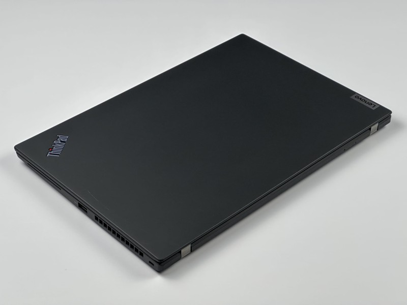 Lenovo ThinkPad T14s Gen 2 z procesorem i7-1165G7, 16GB RAM, matrycą FHD, LTE. Idealny dla profesjonalistów szukających wydajności i mobilności.