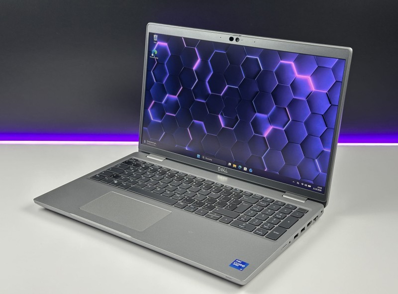 Dell Latitude 5521 z i7-11850H i dotykowym ekranem FHD 15,6 to wydajny laptop biznesowy, który łączy komfort pracy z nowoczesną funkcjonalnością (6).JPG