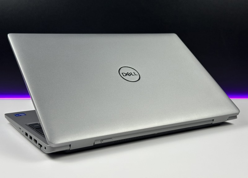 Dell Latitude 5521 z i7-11850H i dotykowym ekranem FHD 15,6 to wydajny laptop biznesowy, który łączy komfort pracy z nowoczesną funkcjonalnością (7).JPG