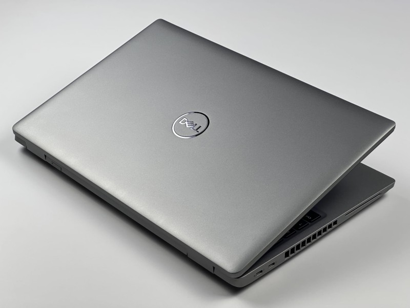 Dell Latitude 5521 z i7-11850H i dotykowym ekranem FHD 15,6 to wydajny laptop biznesowy, który łączy komfort pracy z nowoczesną funkcjonalnością (8).JPG