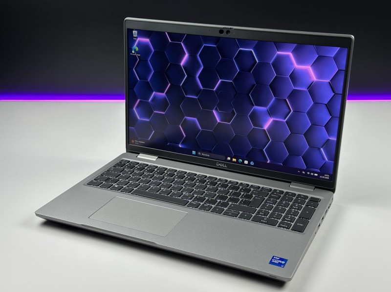 Dell Latitude 5521 z i7-11850H i dotykowym ekranem FHD 15,6 to wydajny laptop biznesowy, który łączy komfort pracy z nowoczesną funkcjonalnością (12).JPG