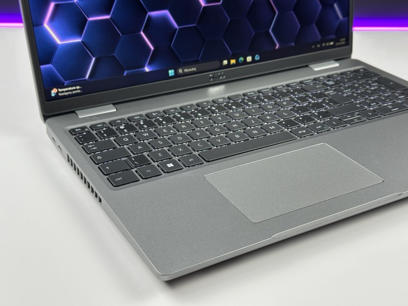 DELL Precision 3561 i7-11850H z dedykowaną kartą T600 (4GB). Wydajny laptop 15,6” FHD - do analiz, projektów inżynierskich i multitaskingu (3).JPG