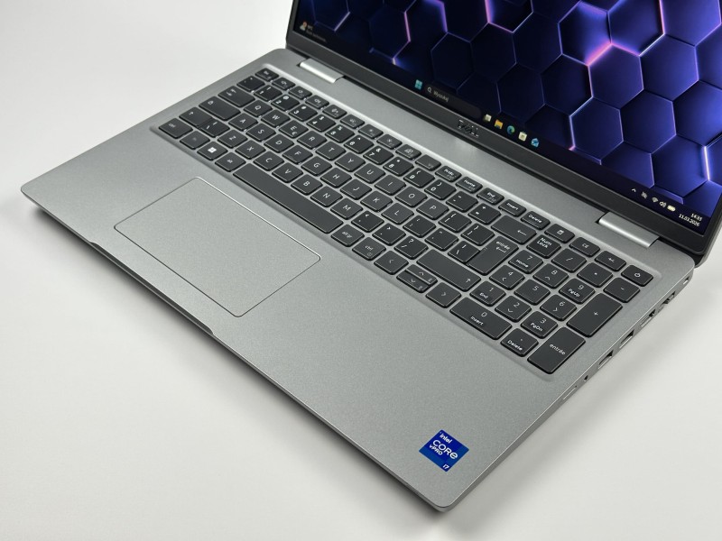 DELL Precision 3561 i7-11850H z dedykowaną kartą T600 (4GB). Wydajny laptop 15,6” FHD - do analiz, projektów inżynierskich i multitaskingu (10).JPG
