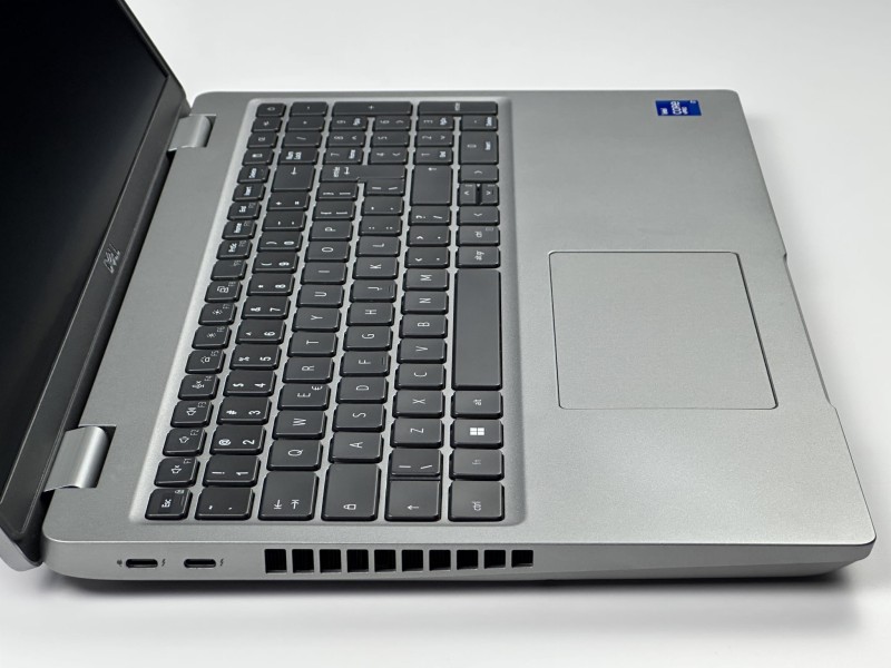 DELL Precision 3561 i7-11850H z dedykowaną kartą T600 (4GB). Wydajny laptop 15,6” FHD - do analiz, projektów inżynierskich i multitaskingu (13).JPG