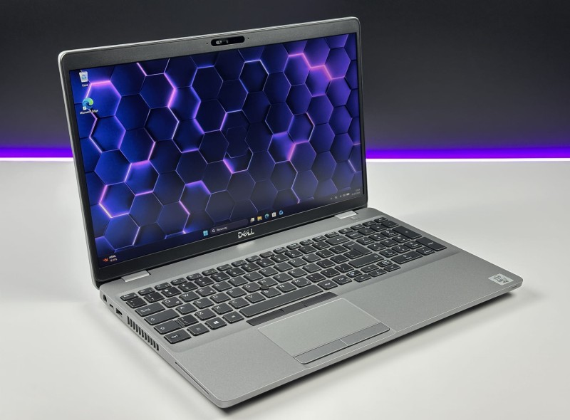Dell Latitude 5511 z i7-10850H i grafiką MX250 to wydajny laptop do pracy, projektów i codziennych zadań. Ekran FHD zapewnia wygodę użytkowania (2).JPG