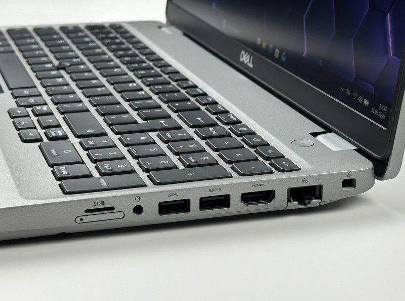 Dell Latitude 5511 z i7-10850H i grafiką MX250 to wydajny laptop do pracy, projektów i codziennych zadań. Ekran FHD zapewnia wygodę użytkowania (7).JPG