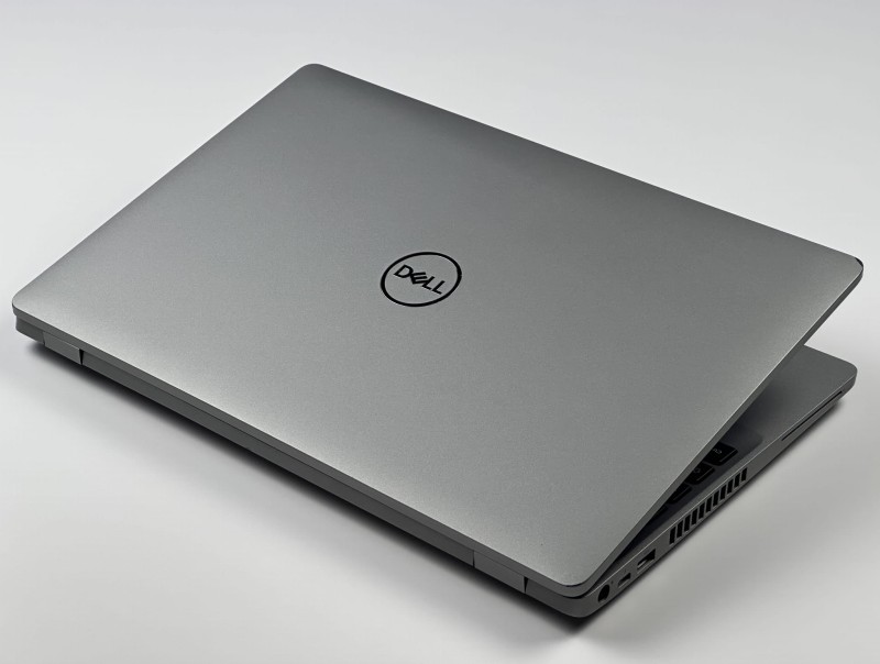 Dell Latitude 5511 z i7-10850H i grafiką MX250 to wydajny laptop do pracy, projektów i codziennych zadań. Ekran FHD zapewnia wygodę użytkowania (9).JPG