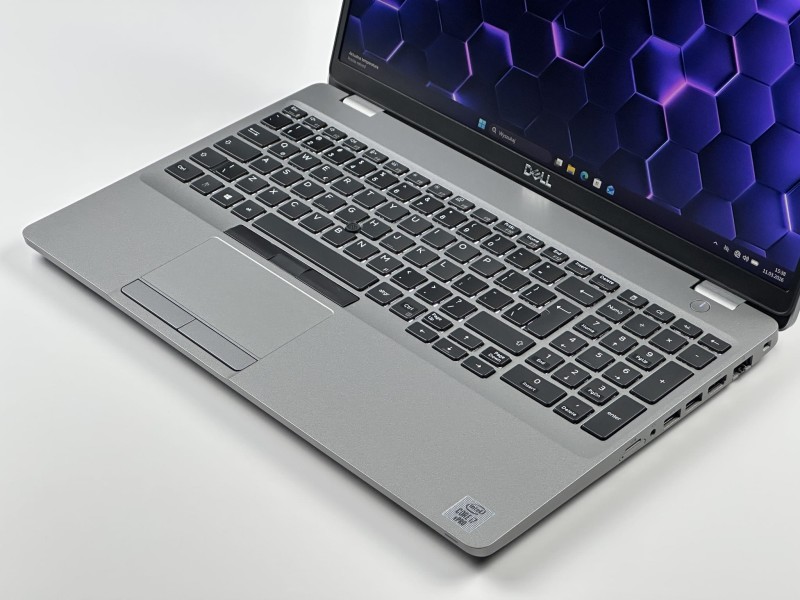 Dell Latitude 5511 z i7-10850H i grafiką MX250 to wydajny laptop do pracy, projektów i codziennych zadań. Ekran FHD zapewnia wygodę użytkowania (10).JPG