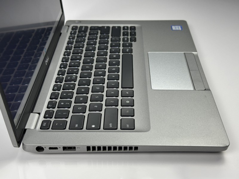 Latitude 5400 Chromebook i5, 16GB RAM i 256GB SSD. Dotykowy 14” FHD oraz modem LTE czynią go idealnym do pracy w chmurze i mobilnego biura.