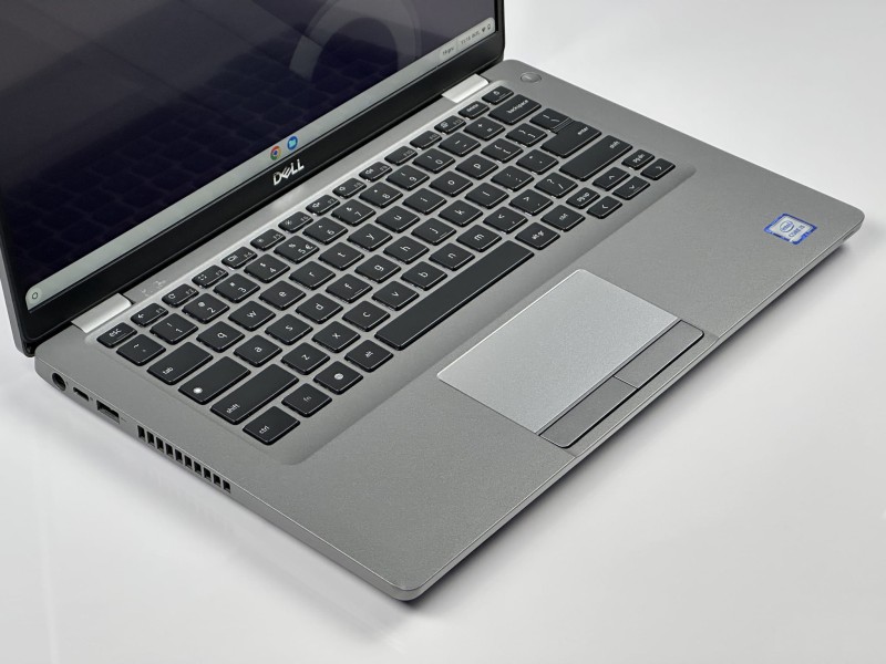 Latitude 5400 Chromebook i5, 16GB RAM i 256GB SSD. Dotykowy 14” FHD oraz modem LTE czynią go idealnym do pracy w chmurze i mobilnego biura.
