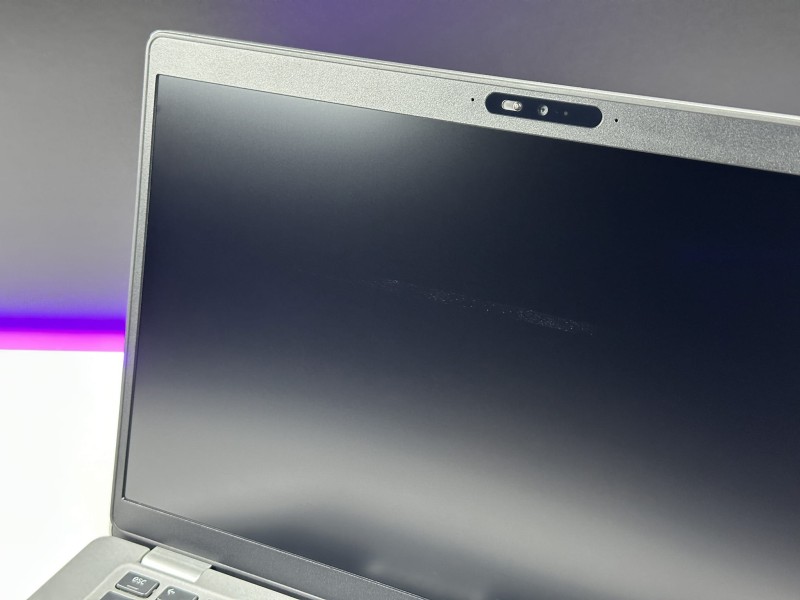 Latitude 5400 Chromebook i5, 16GB RAM i 256GB SSD. Dotykowy 14” FHD oraz modem LTE czynią go idealnym do pracy w chmurze i mobilnego biura.