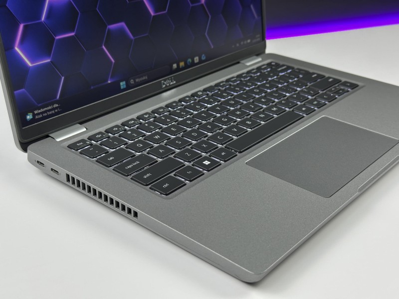 Dell Latitude 5431 z i7-1270P i ekranem FHD 14" to wydajny laptop biznesowy do pracy biurowej, mobilnej i codziennych zadań. Klawiatura QWERTY PL.