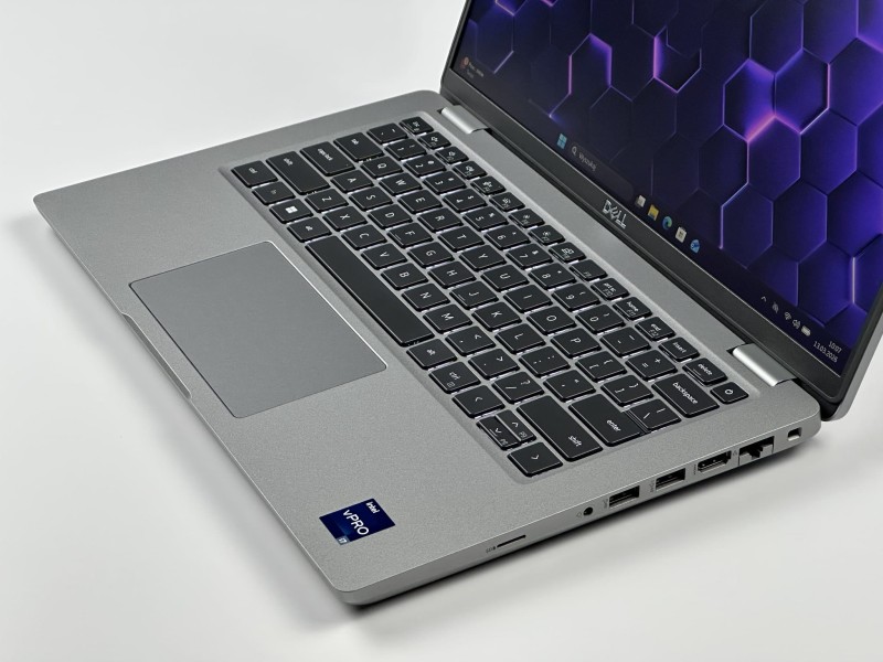 Dell Latitude 5431 z i7-1270P i ekranem FHD 14" to wydajny laptop biznesowy do pracy biurowej, mobilnej i codziennych zadań. Klawiatura QWERTY PL.